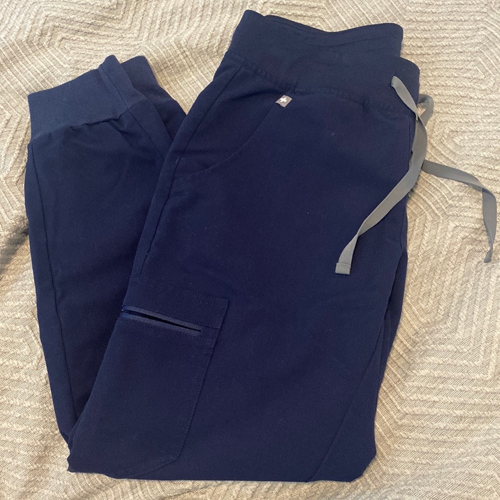 Figs navy bottoms